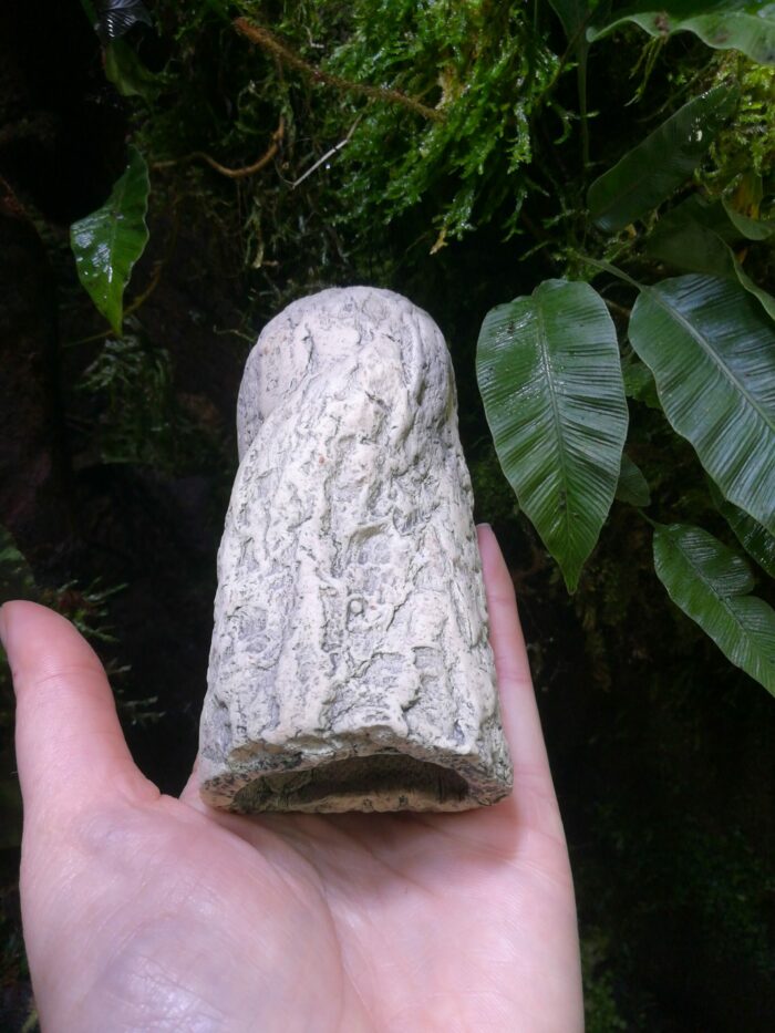 Cachette "Grotte imitation roche" en céramique – Image 3