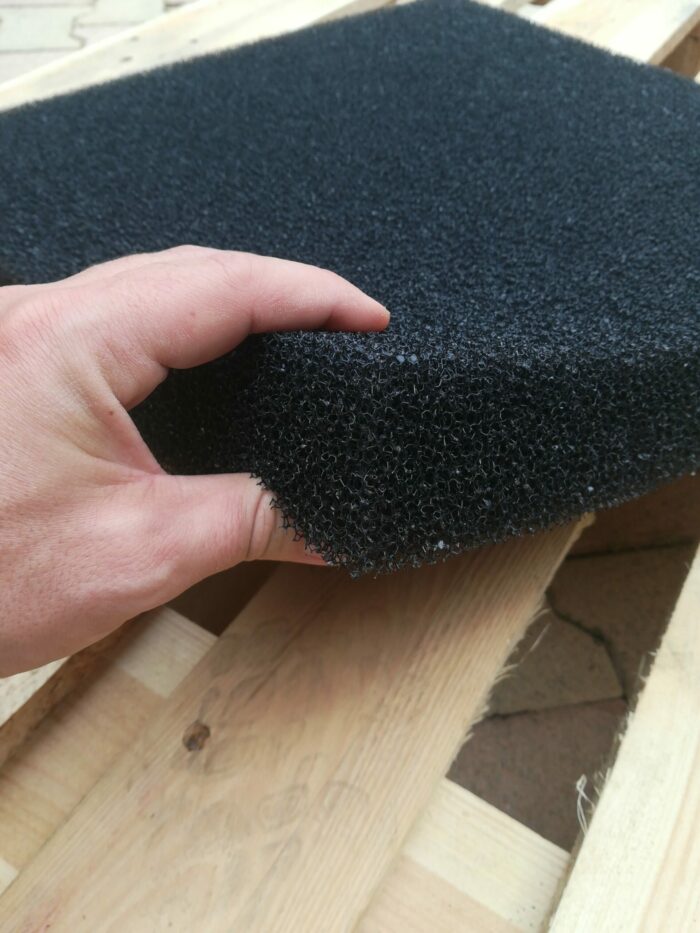 Mousse de filtration noire de 50x50x5cm pour réalisation du sol – Image 2