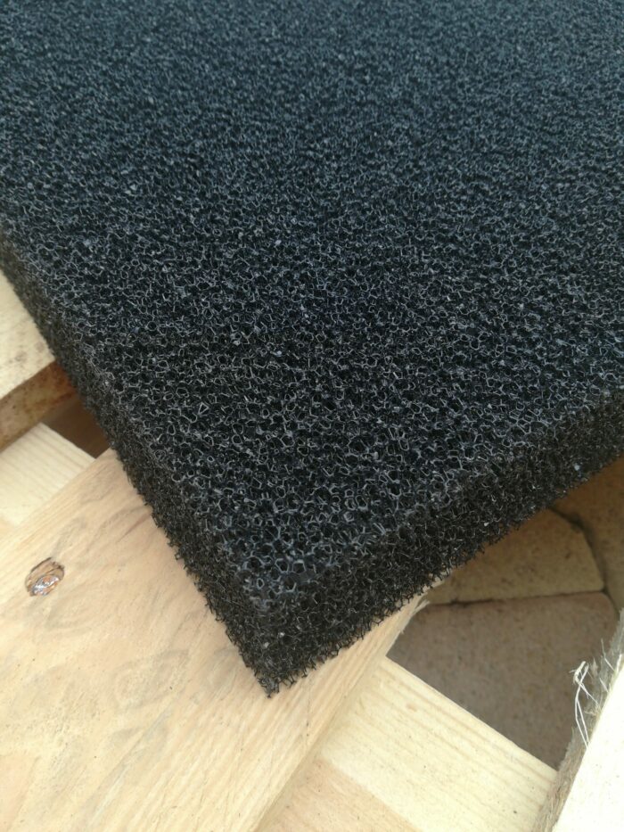 Mousse de filtration noire de 50x50x5cm pour réalisation du sol – Image 3